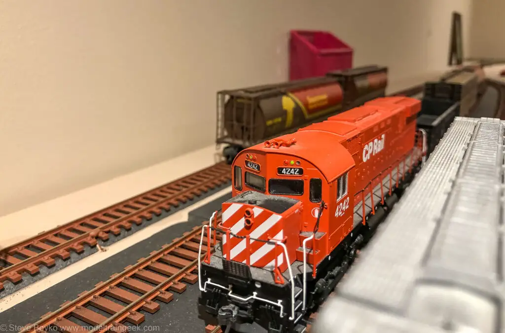Model railway locomotive and track