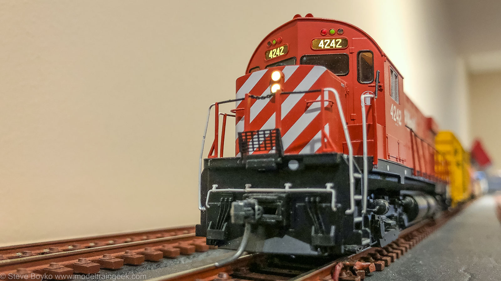 Model train locomotive